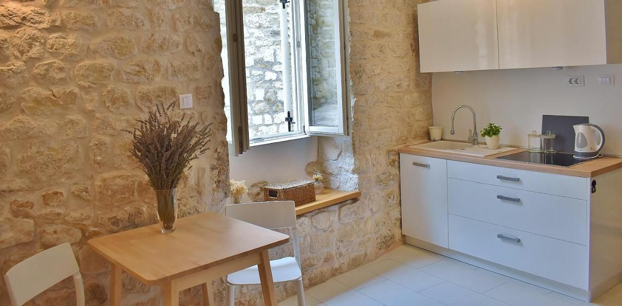 Rooms And Studio Old Town Rab Town Buitenkant foto
